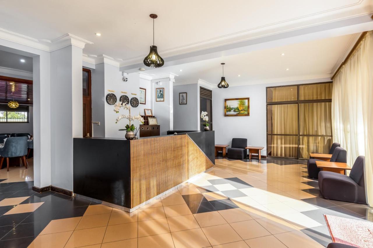 Entebbe Traveller'S Hotel Экстерьер фото