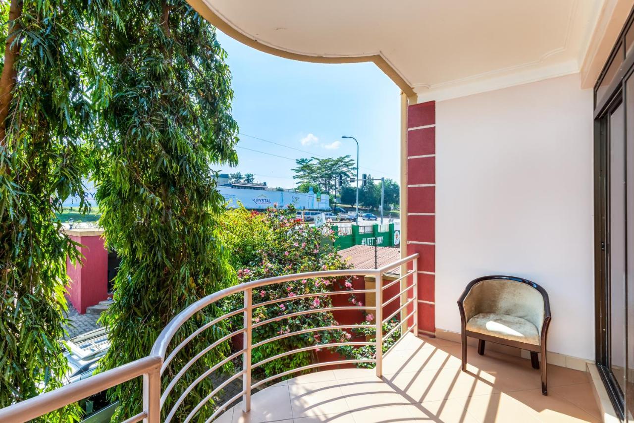 Entebbe Traveller'S Hotel Экстерьер фото