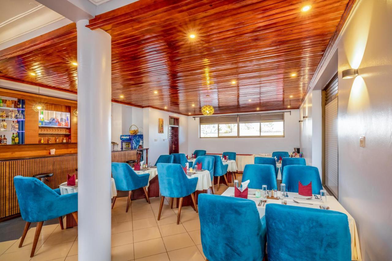 Entebbe Traveller'S Hotel Экстерьер фото
