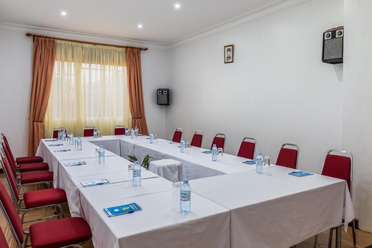 Entebbe Traveller'S Hotel Экстерьер фото