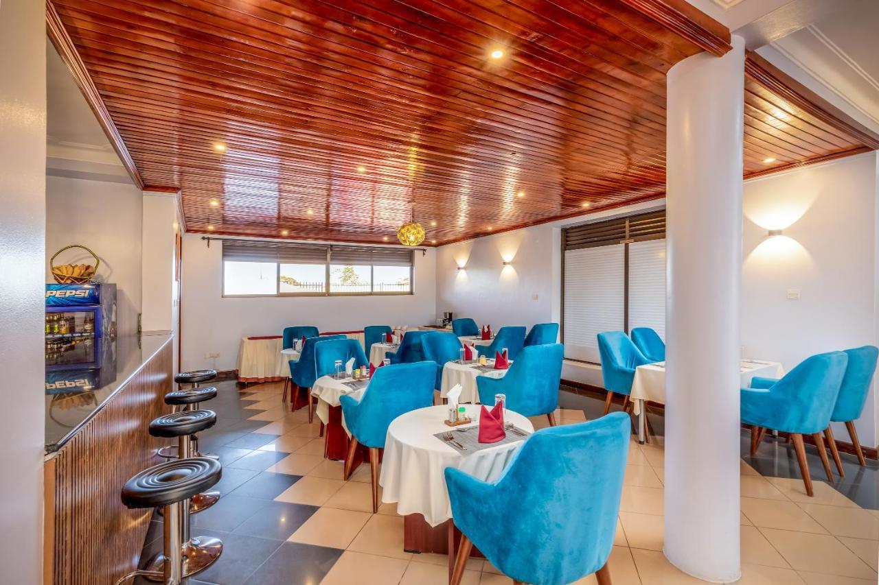Entebbe Traveller'S Hotel Экстерьер фото