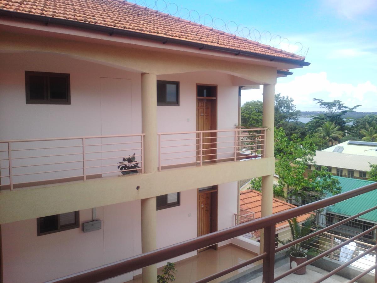 Entebbe Traveller'S Hotel Экстерьер фото