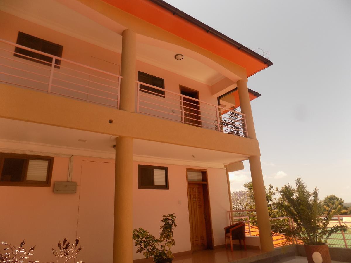 Entebbe Traveller'S Hotel Экстерьер фото