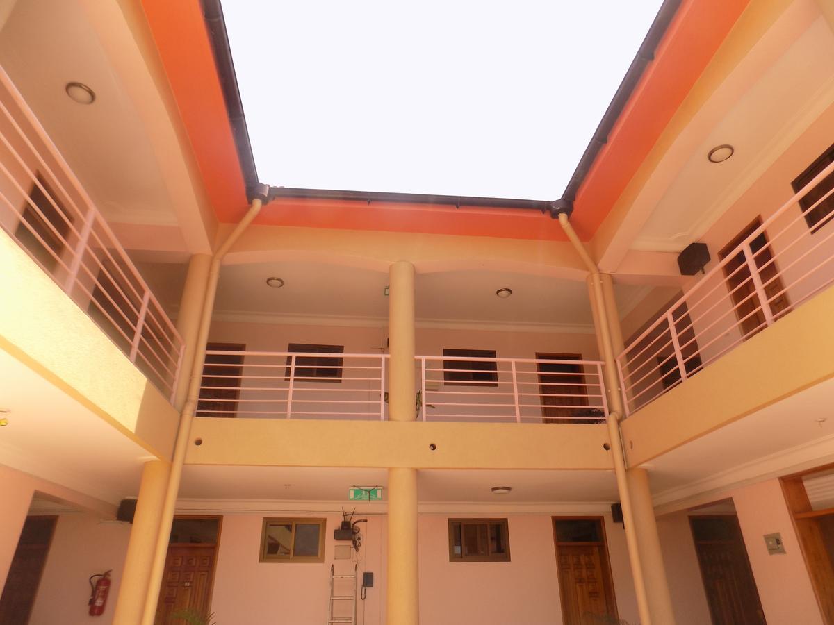 Entebbe Traveller'S Hotel Экстерьер фото
