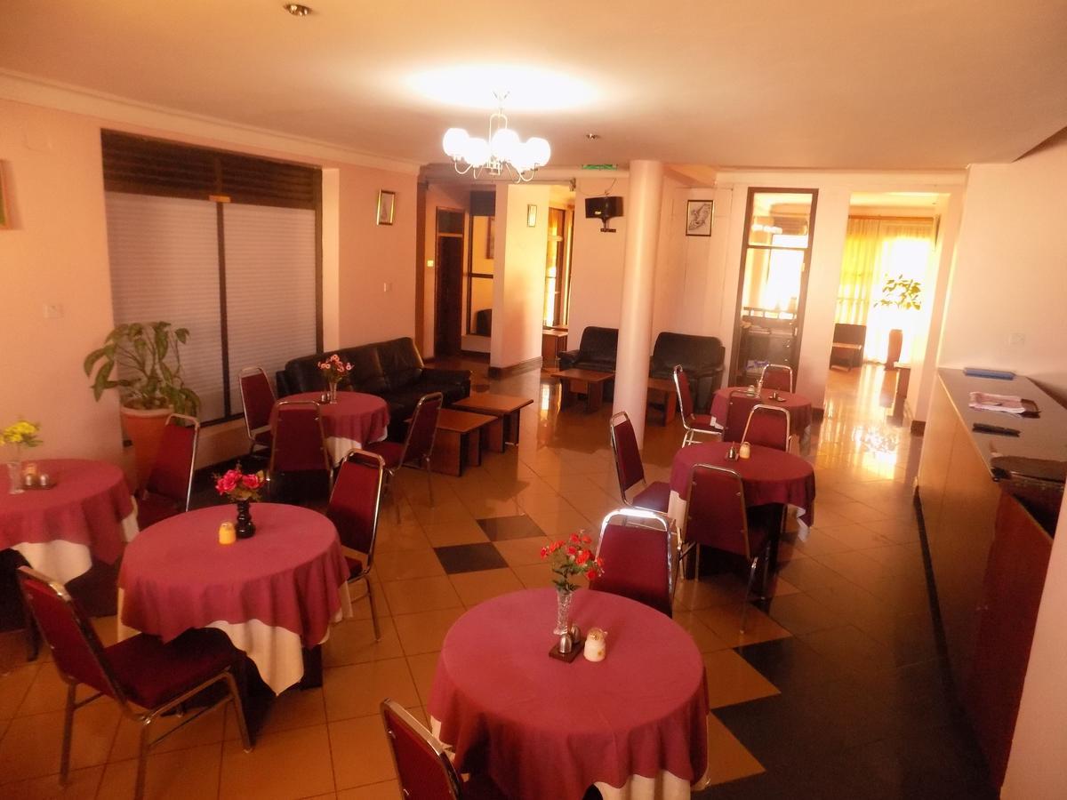 Entebbe Traveller'S Hotel Экстерьер фото