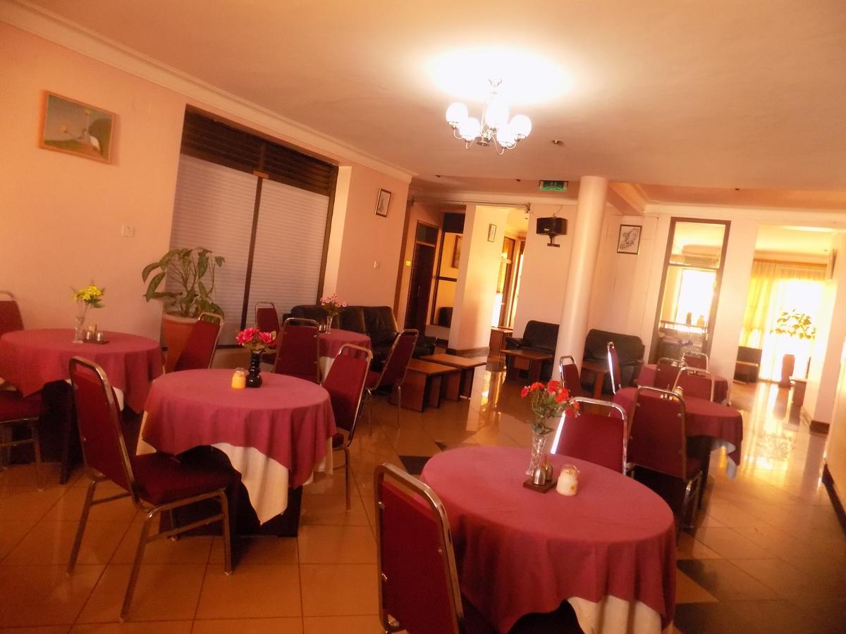 Entebbe Traveller'S Hotel Экстерьер фото