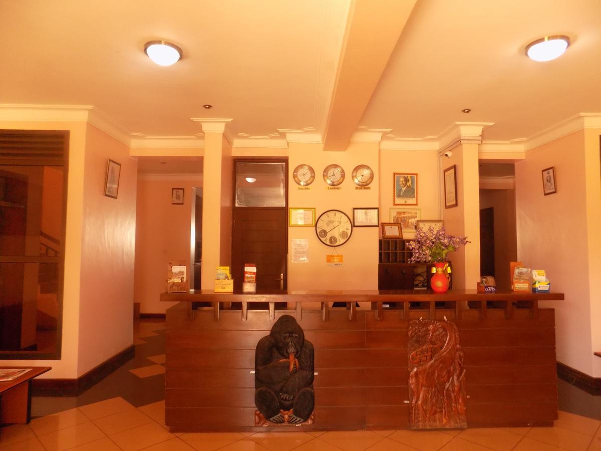 Entebbe Traveller'S Hotel Экстерьер фото