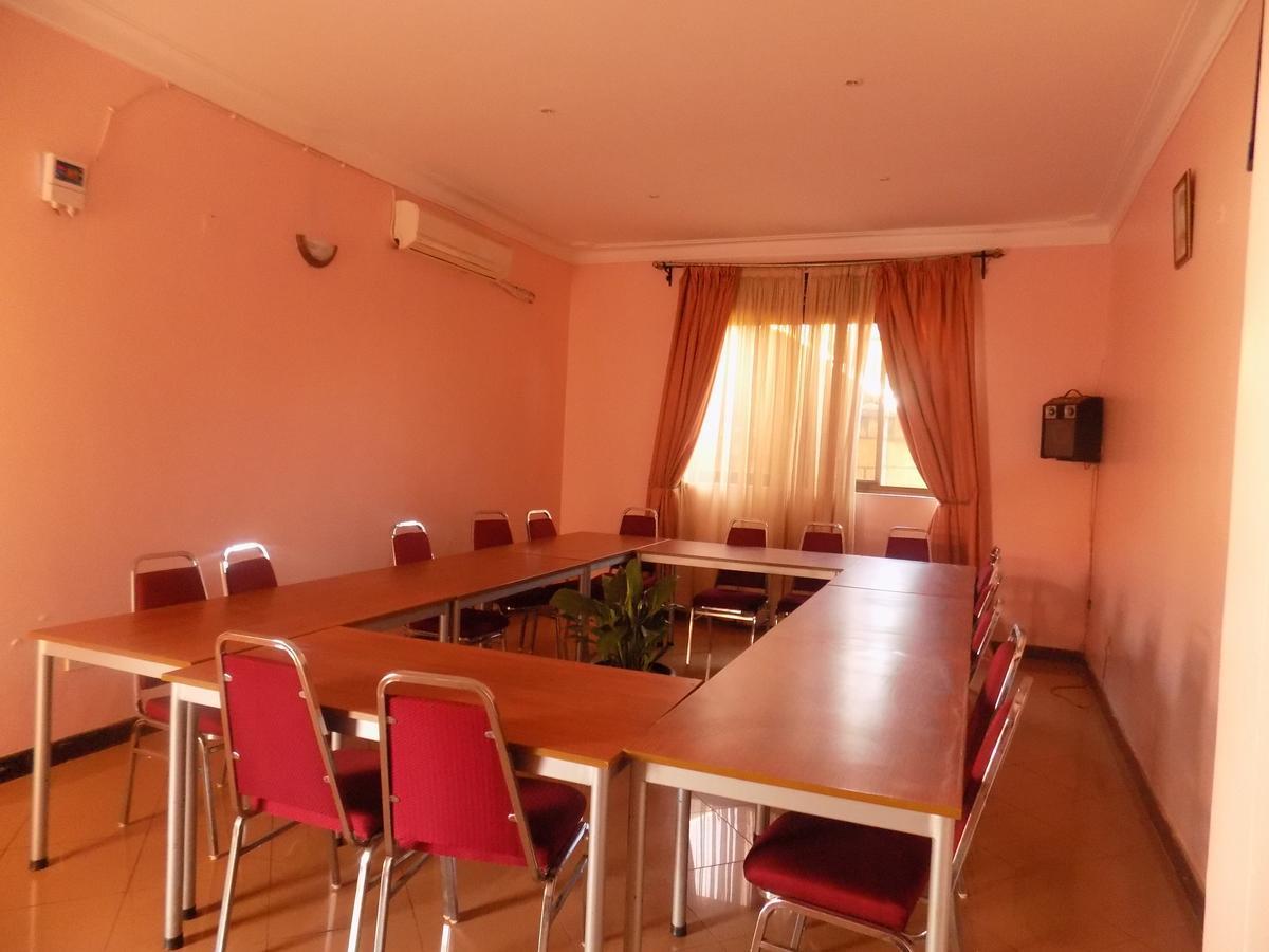 Entebbe Traveller'S Hotel Экстерьер фото