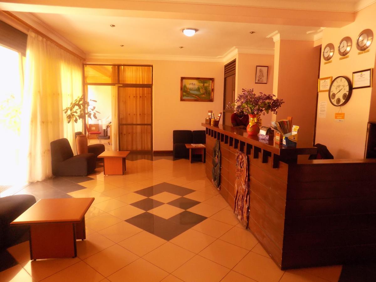 Entebbe Traveller'S Hotel Экстерьер фото