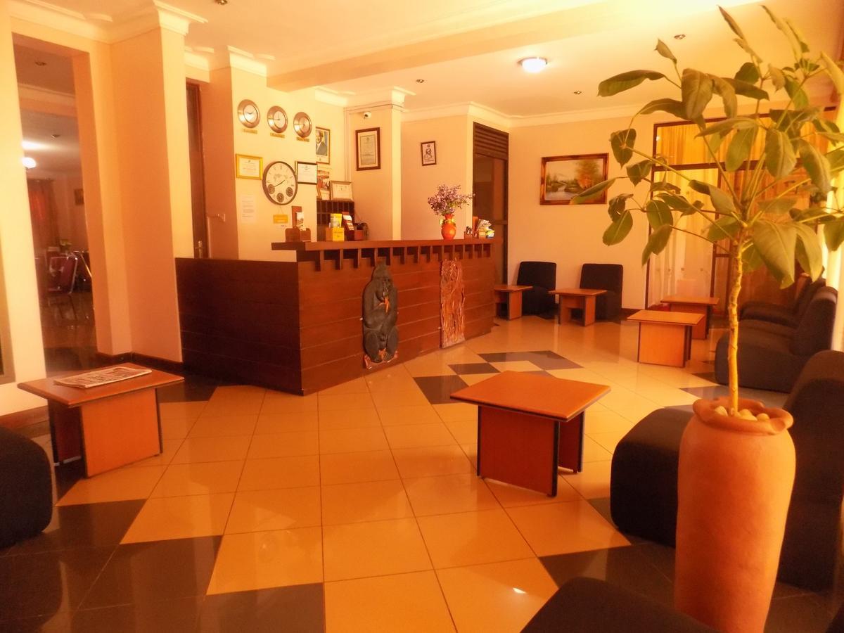 Entebbe Traveller'S Hotel Экстерьер фото