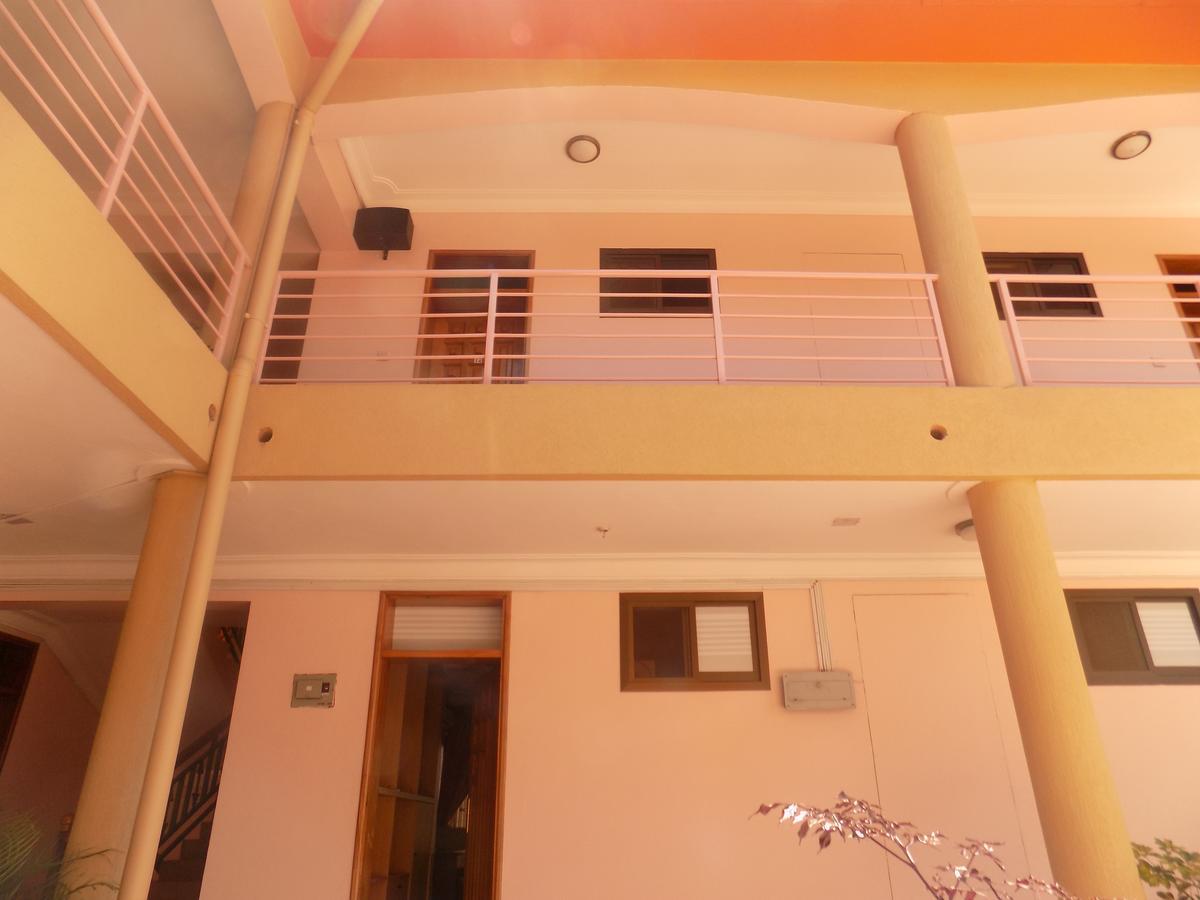 Entebbe Traveller'S Hotel Экстерьер фото