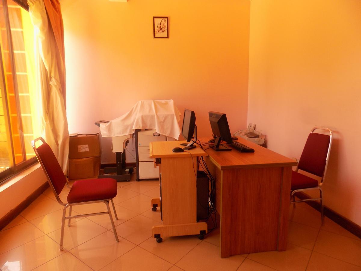 Entebbe Traveller'S Hotel Экстерьер фото
